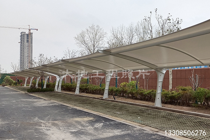 2023年7月15日，山東菏澤希望小學(xué)電動(dòng)車充電車棚順利竣工