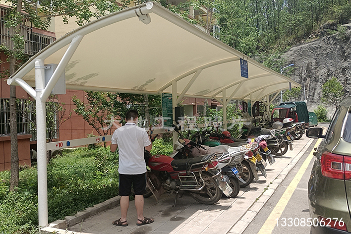 2023年7月26日，貴州關(guān)嶺花江小區(qū)電瓶車充電車棚順利竣工